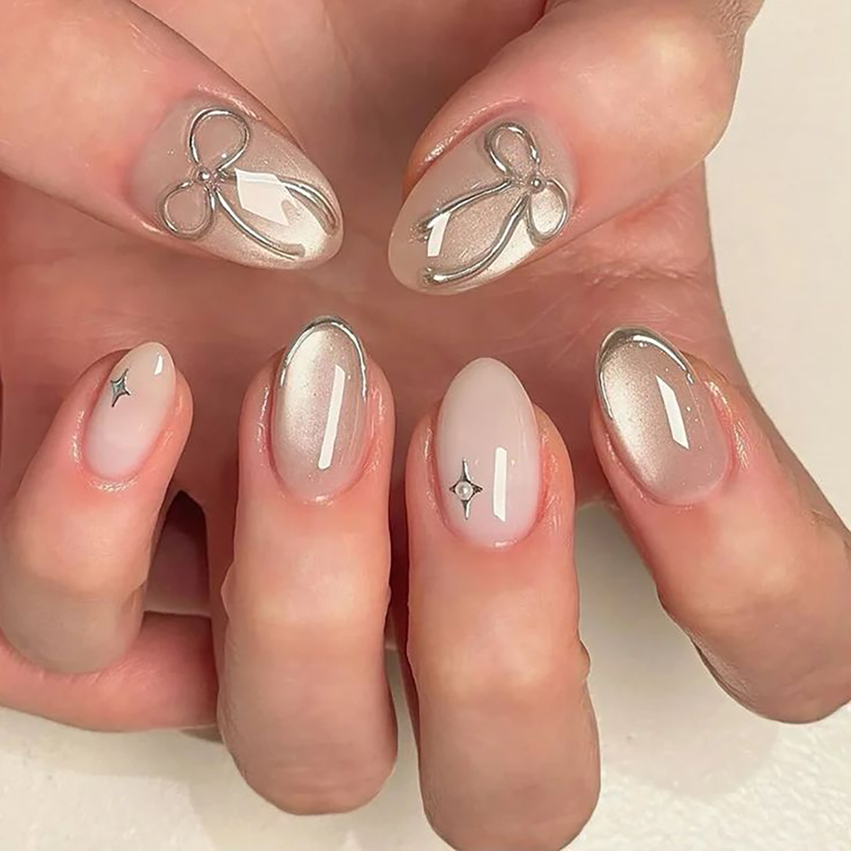 Nail Art Wedding - 24pcs handmade short round press-on nails.